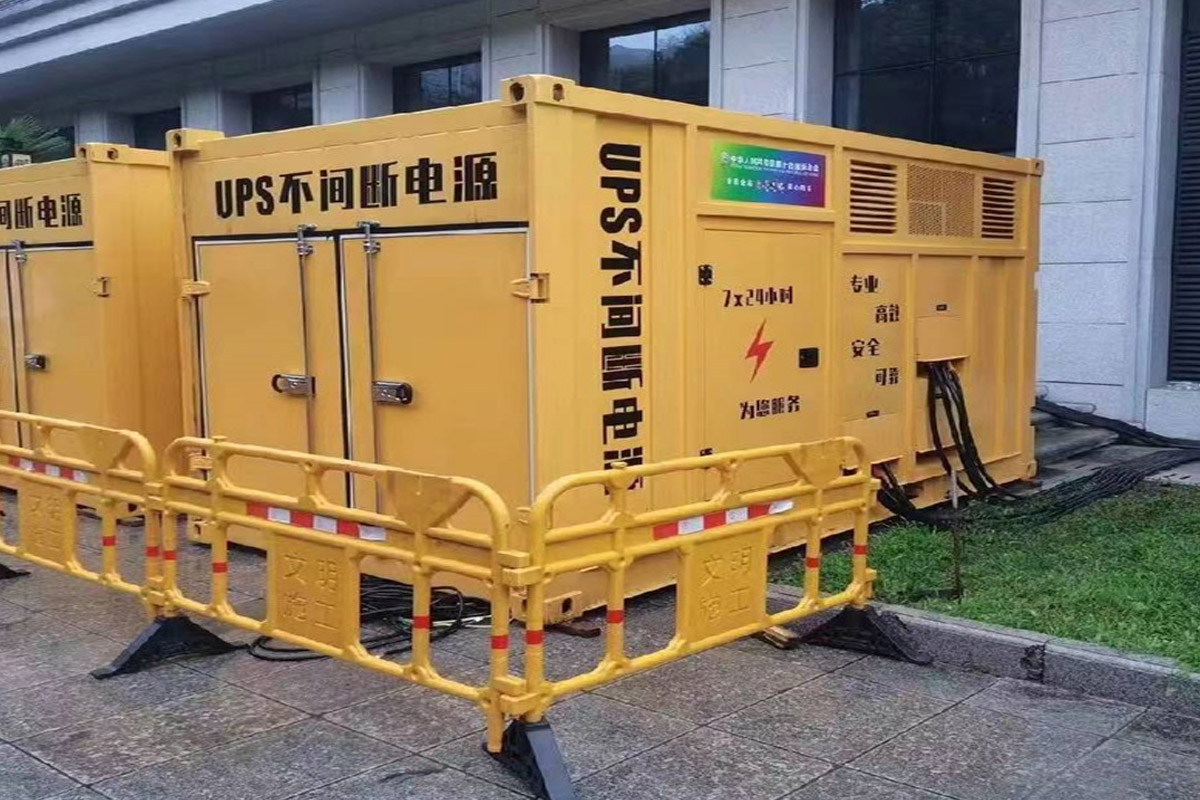 鹿寨发电机租赁施工现场